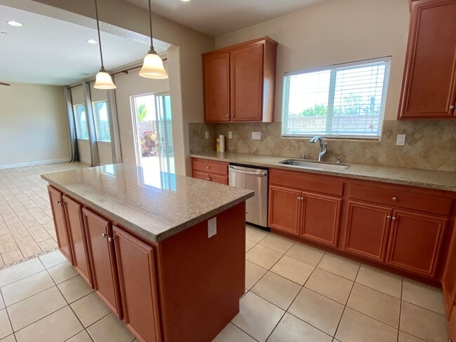 Building Photo - Remodeled 4 bedroom 3 bath home in Moorpark