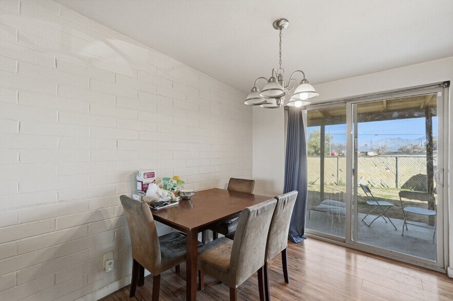 Building Photo - 2439 Parkside Dr