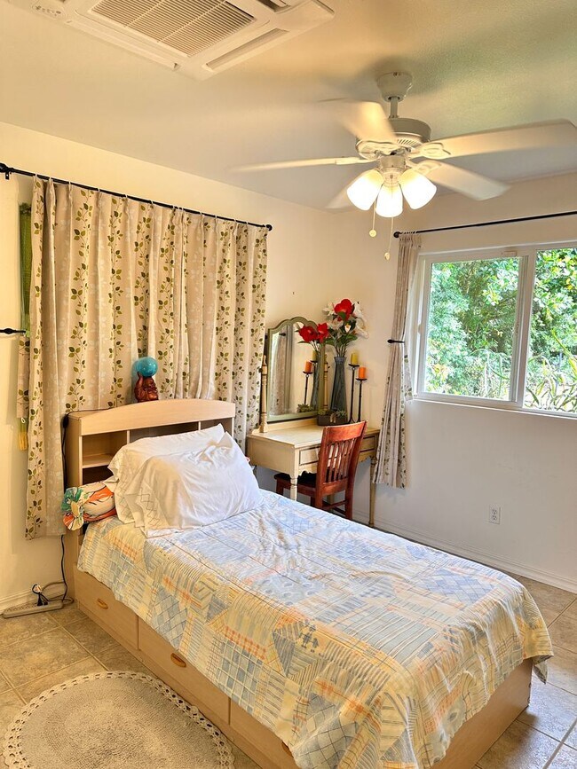 Building Photo - Gated Home in Hawaiian Paradise Park