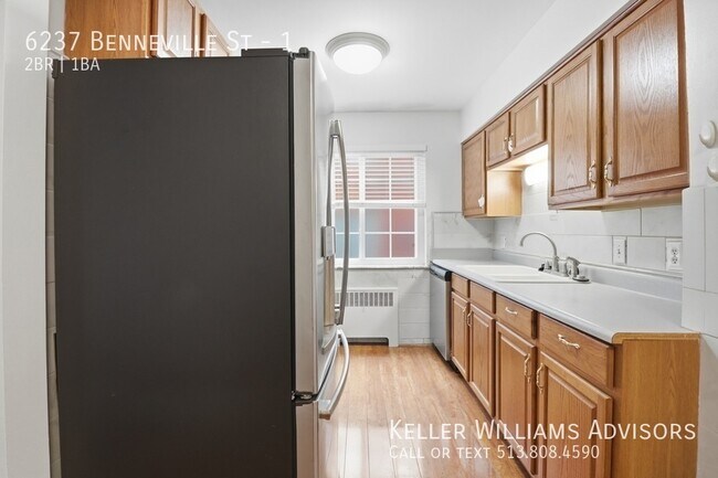 Building Photo - 6237 Benneville St