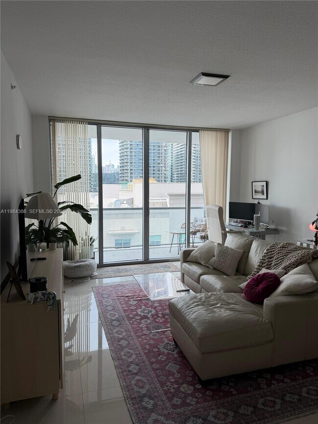 Building Photo - 1111 SW 1st Ave