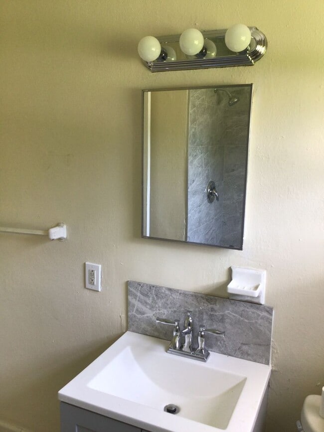 Building Photo - Northeast Orlando Home