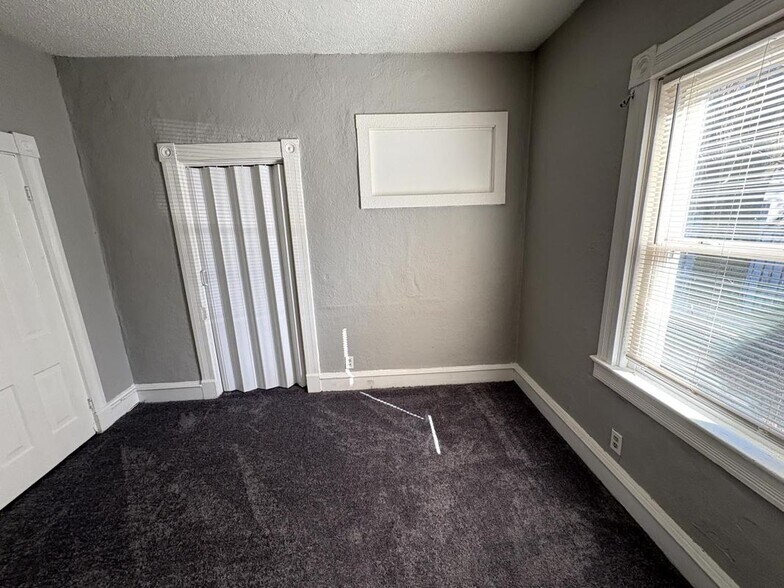 Building Photo - 2708 7th Ave