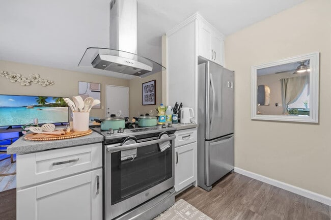 Building Photo - 9504 Carroll Canyon Rd