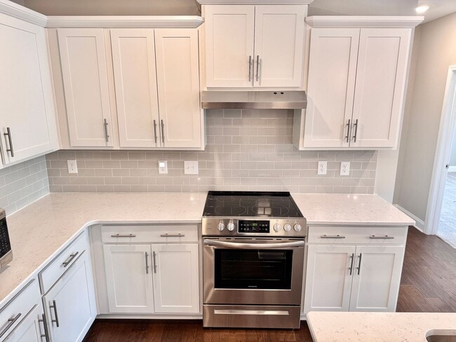 Building Photo - 2 Bed, 2 Bath Condo w/ Elevator Close to D...