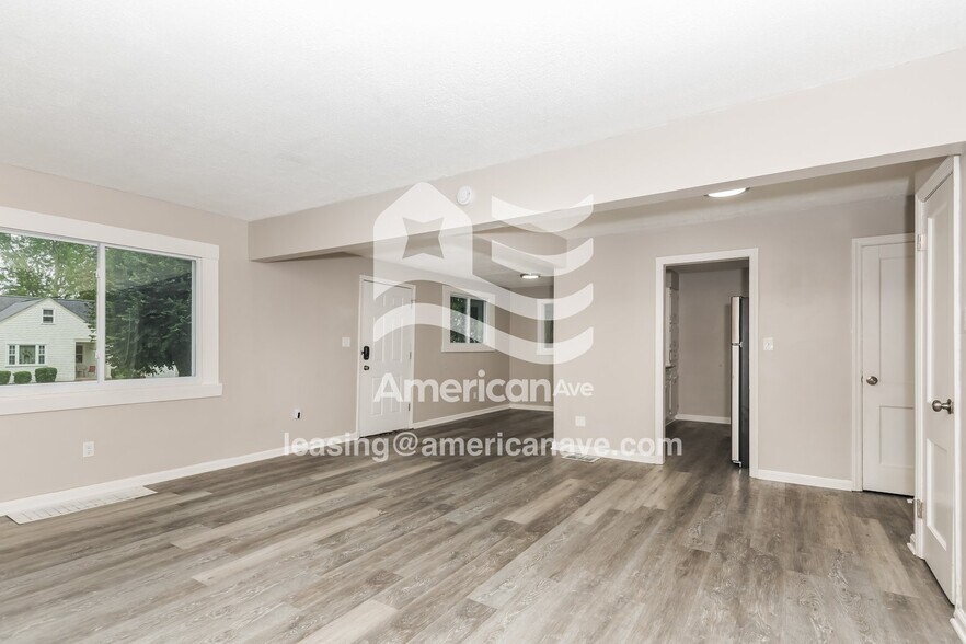 Building Photo - 1543 Vancouver Dr