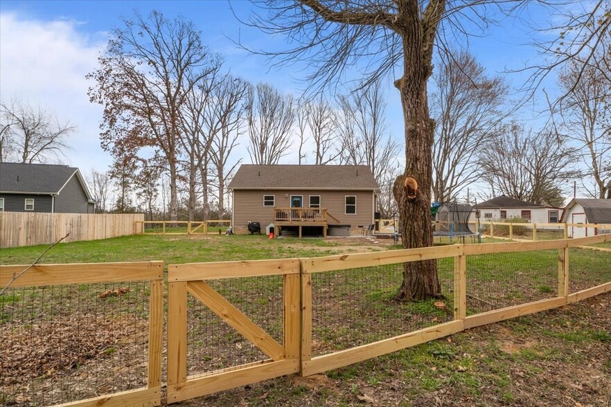 Building Photo - 400 Kaiser Rd