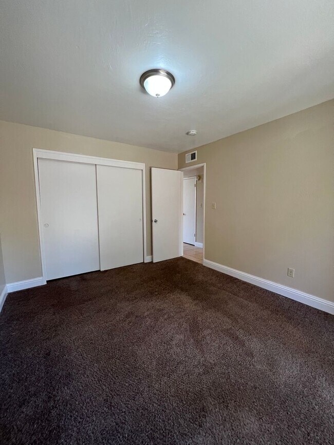 Building Photo - 7612 N Laurelglen Blvd