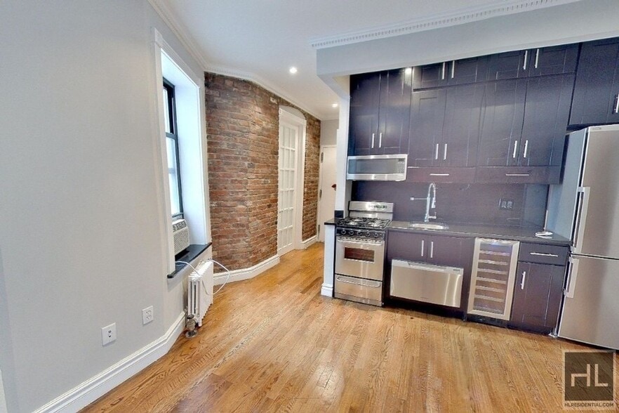 Building Photo - East 13th Street