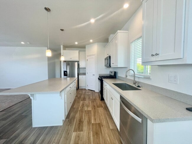 Building Photo - 34 Elm Via