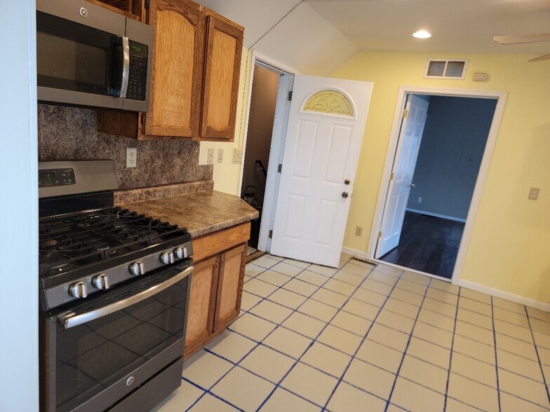 Building Photo - 1023 N Churchill St