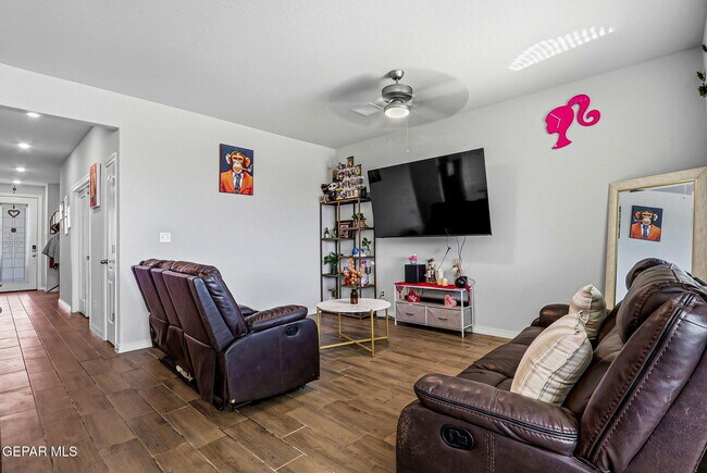 Building Photo - 6166 Hidden Psge Ave