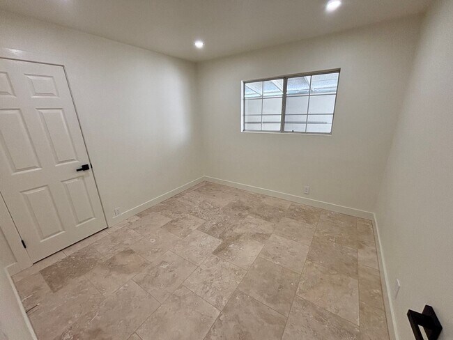Building Photo - Single-Story 3-Bedroom Pool Home with RV P...