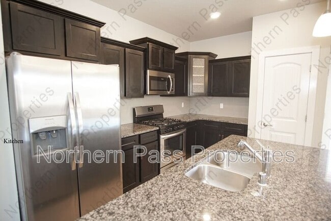 Building Photo - 10161 Red Vly