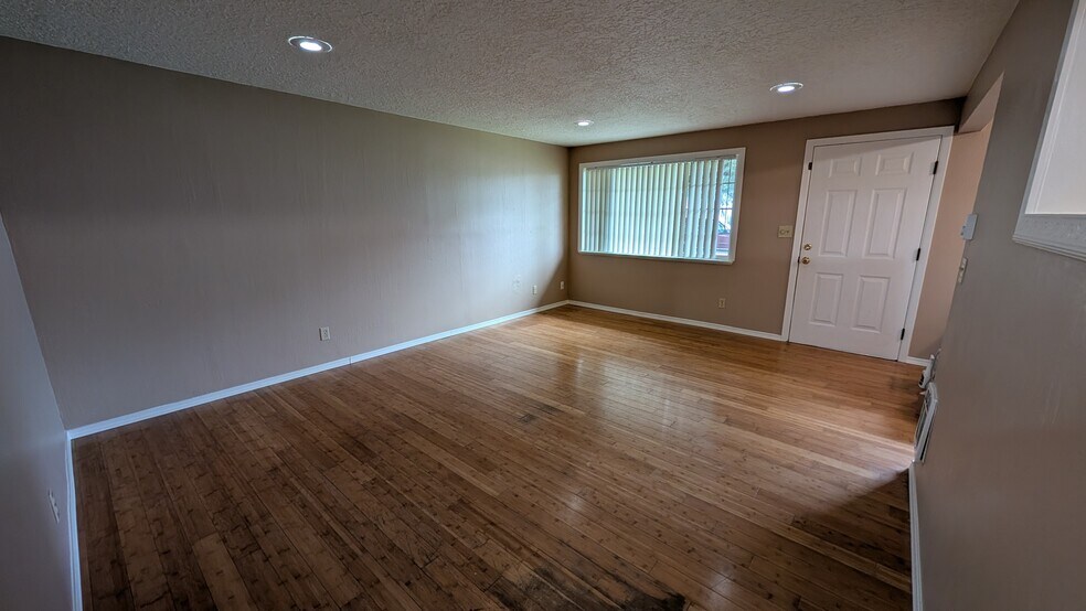 Building Photo - 3736 SE 165th Ave