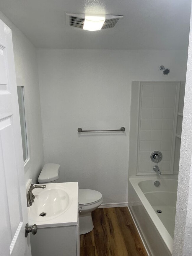 Building Photo - Adorable Newly Remodeled Rancher in Reardan