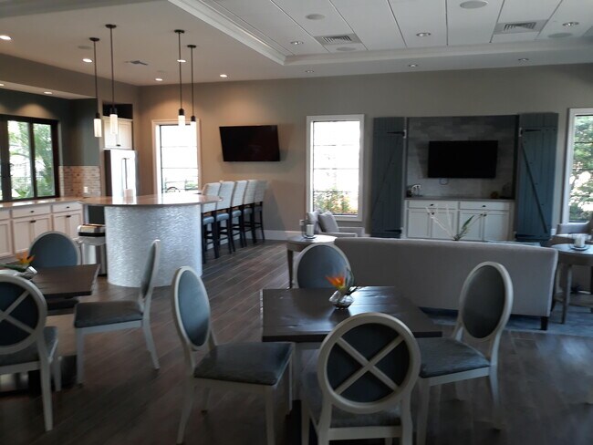 Building Photo - 4582 San Fratello Cir