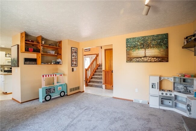 Building Photo - 126 Green Forest Dr
