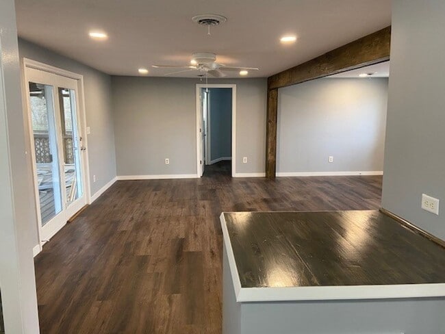 Building Photo - Single-Family Home in Hollister