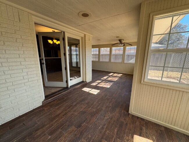 Building Photo - Spacious Home Located Within Few Blocks Of Schools & Close Access To Spur 327 & S. Loop 289!