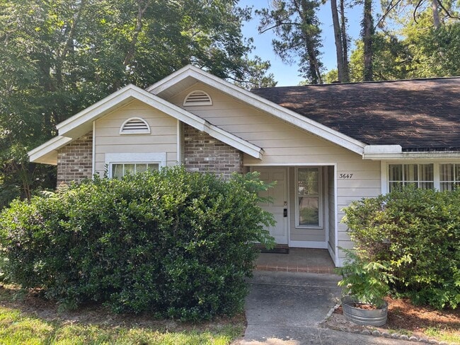 Building Photo - AVAILABLE FALL 2026!!! BEAUTIFUL 3 BEDROOM HOME