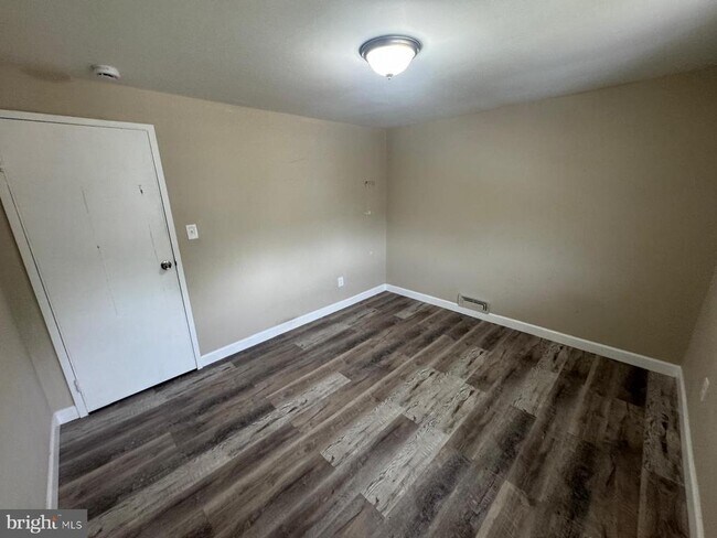 Building Photo - 7936 Lansdale Rd