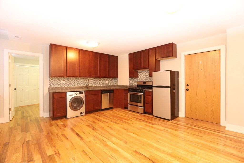Building Photo - 553 W Arlington Pl