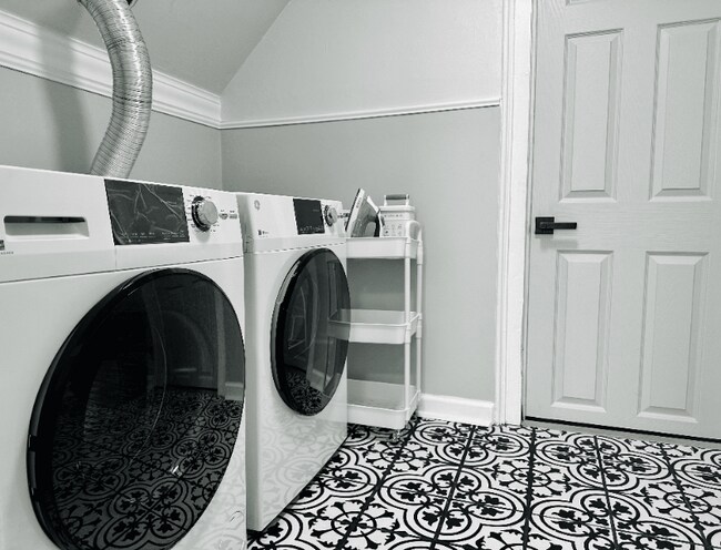 Building Photo - 450 Seward St