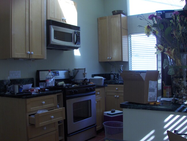 Kitchen - 1319 Walgrove Ave
