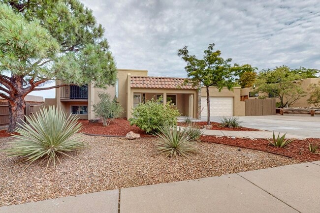 Building Photo - 713 Rio Arriba Ave SE