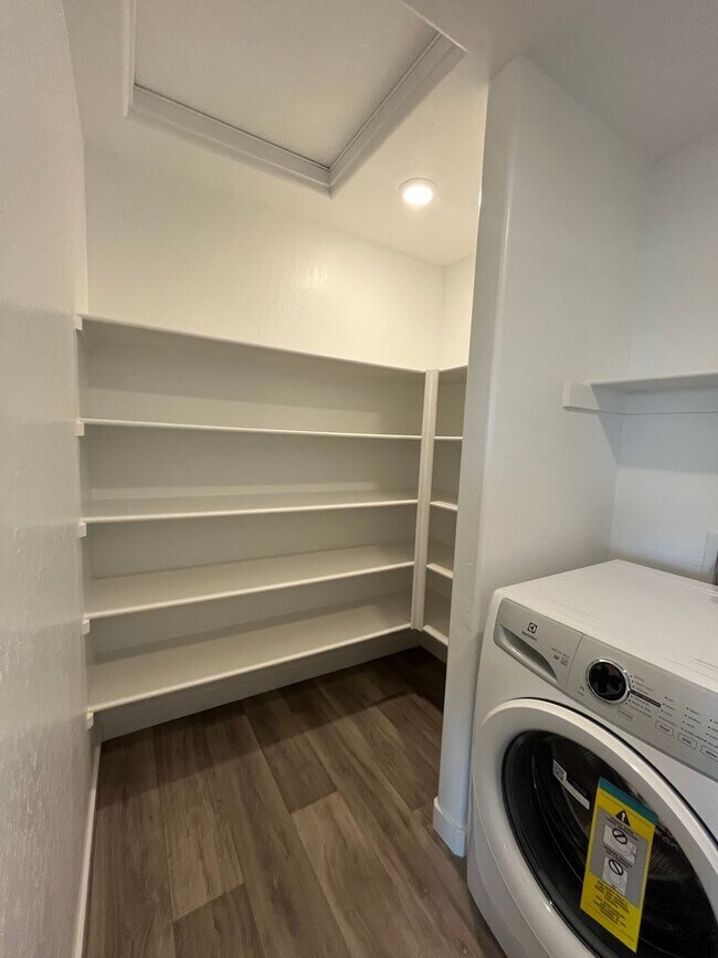 Building Photo - Newly Built Home located SE Visalia!  Coming Soon!