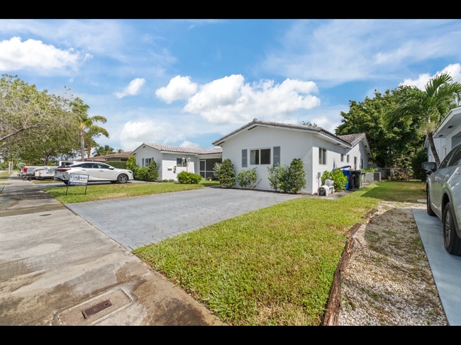 Building Photo - 2133 NE 56th Ct