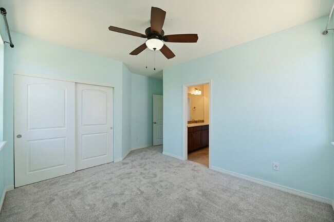 Building Photo - $4,340.95, 5 Beds - 3.5 Bath, Single Family Home in Broomfield with Pool Access!