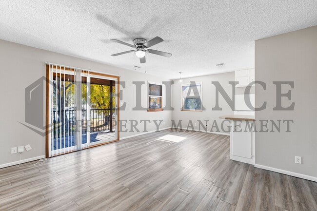 Building Photo - 4557 S Oak Ave