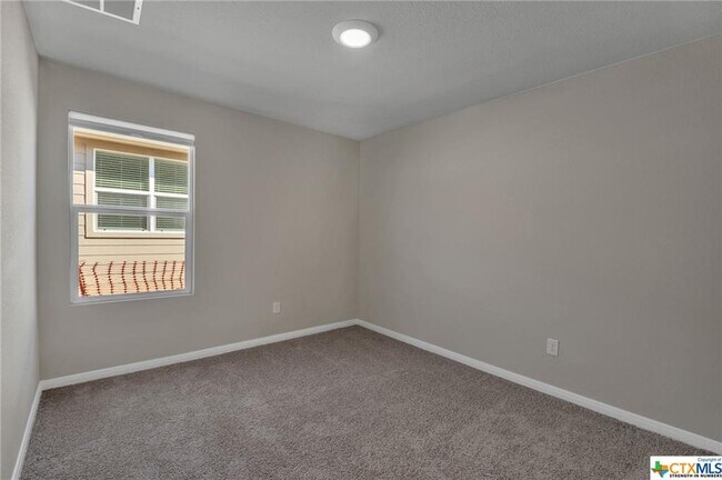 Building Photo - 585 Apache Plum Dr