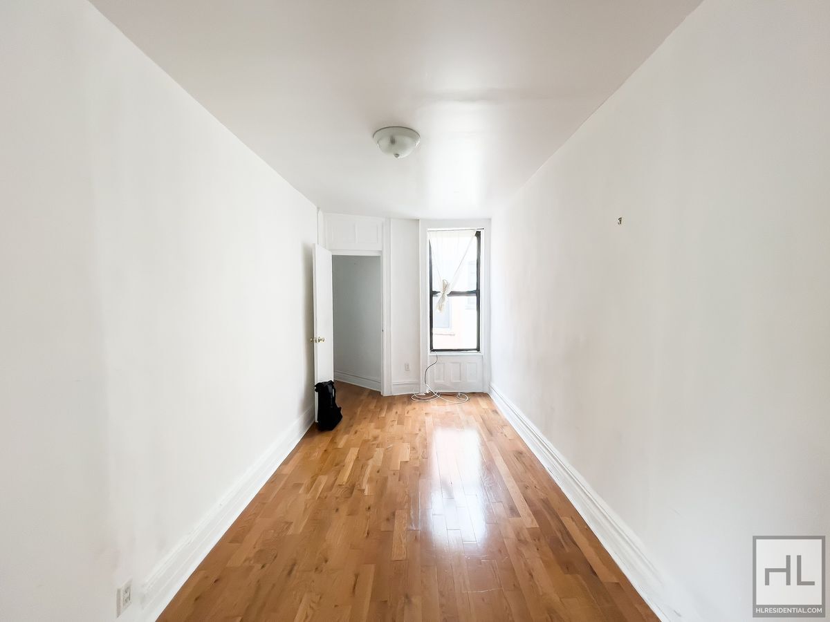 Building Photo - STARR STREET / Spacious Bushwick 2-Bed 1-Bath / Amazing Location