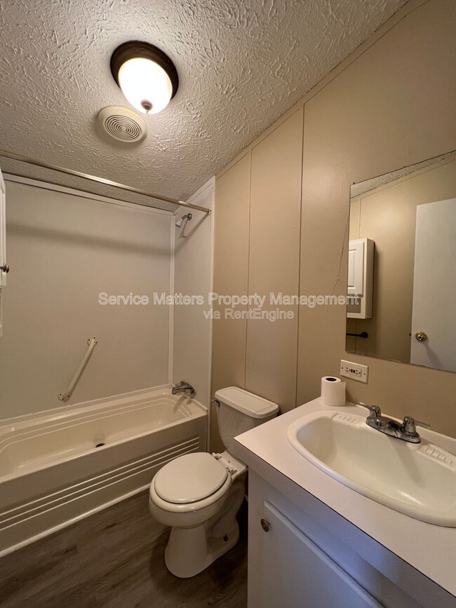 Building Photo - 4819 Douglas Dr