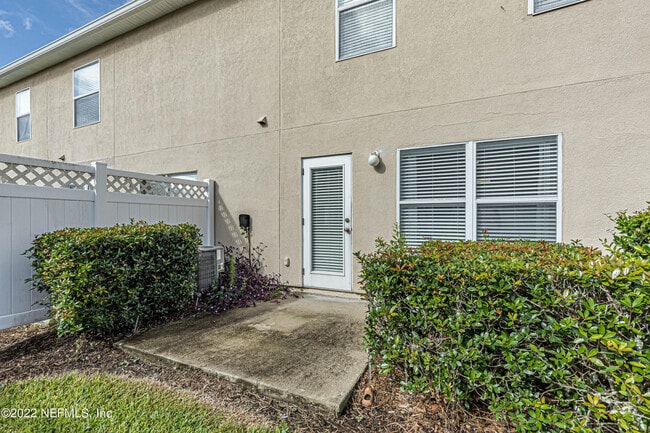 Building Photo - 1500 Calming Water Dr