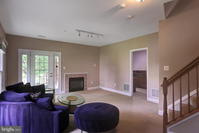 Building Photo - 1200 Treasure Oak Ct