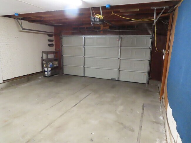Building Photo - Nicely Updated Three Bedroom Home in Mira ...