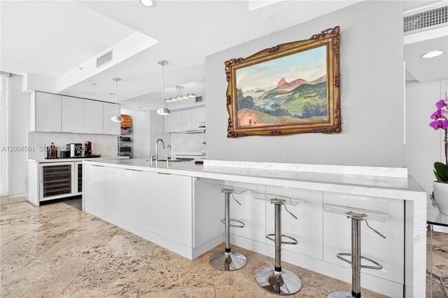 Building Photo - 1900 Sunset Harbour Dr