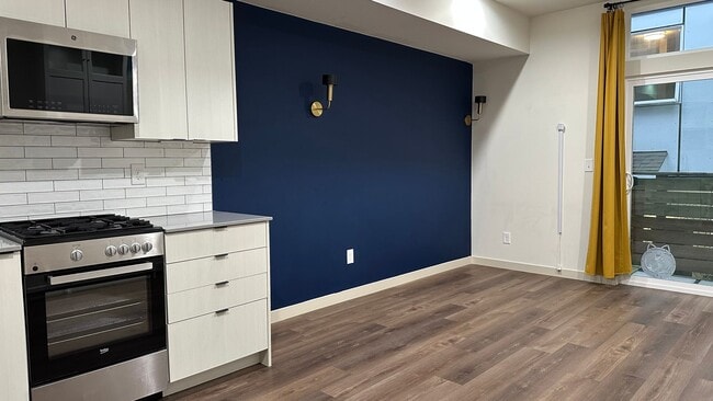 Building Photo - 1803 20th Ave