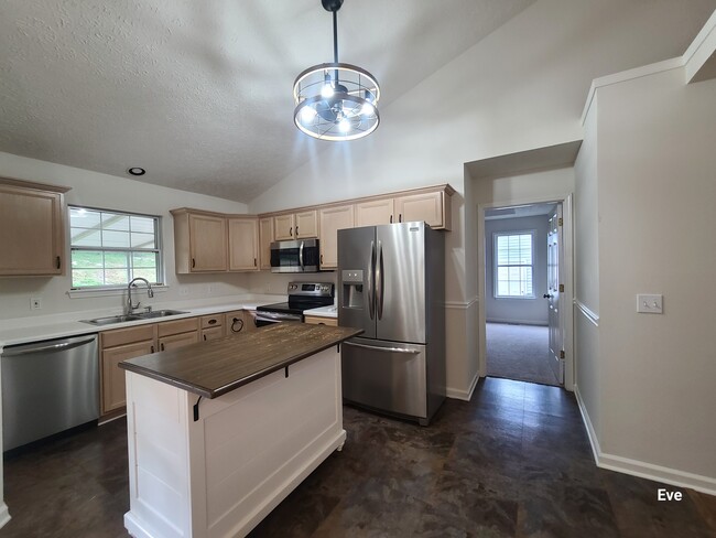 Building Photo - 2733 Airwood Dr