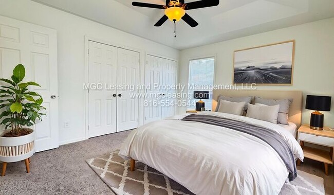 Building Photo - Creekwood Park Townhomes — Reduced rent + claim your choice of a brand-new 55" TV or a $250 Amazo...