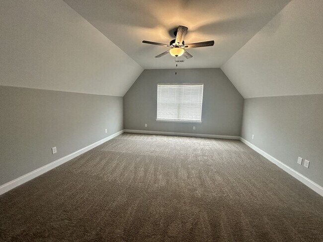 Building Photo - 1020 Addler Dr