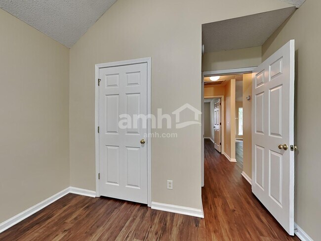 Building Photo - 388 Shady Oak Cir