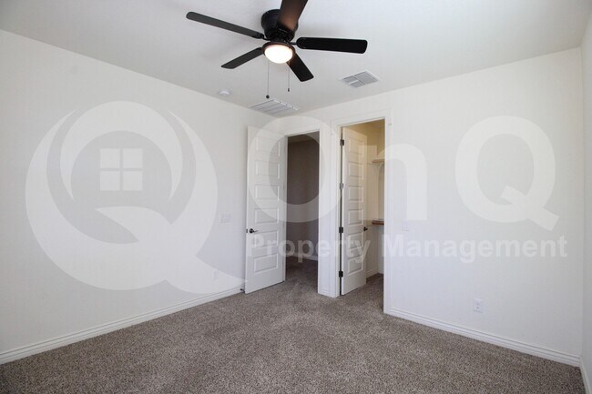Building Photo - 4247 E Comstock Dr