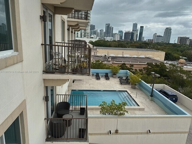 Building Photo - 2701 SW 3rd Ave