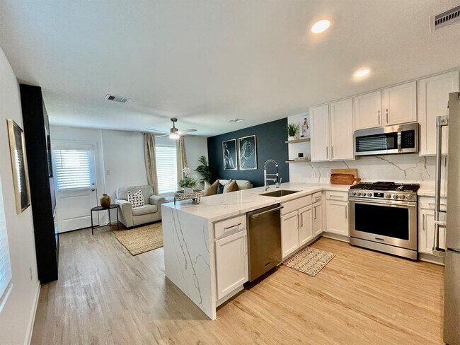 Building Photo - 21431 Carosella Dr