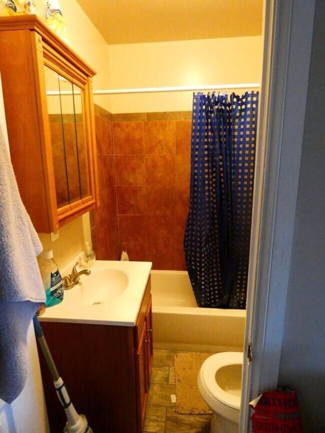 Building Photo - 729 N 43rd St